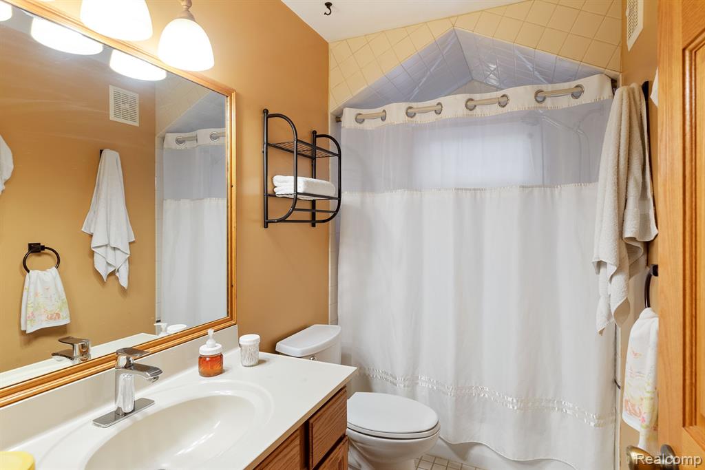 4945 WALKER Drive, Brighton, MI 48114 — Photo 15