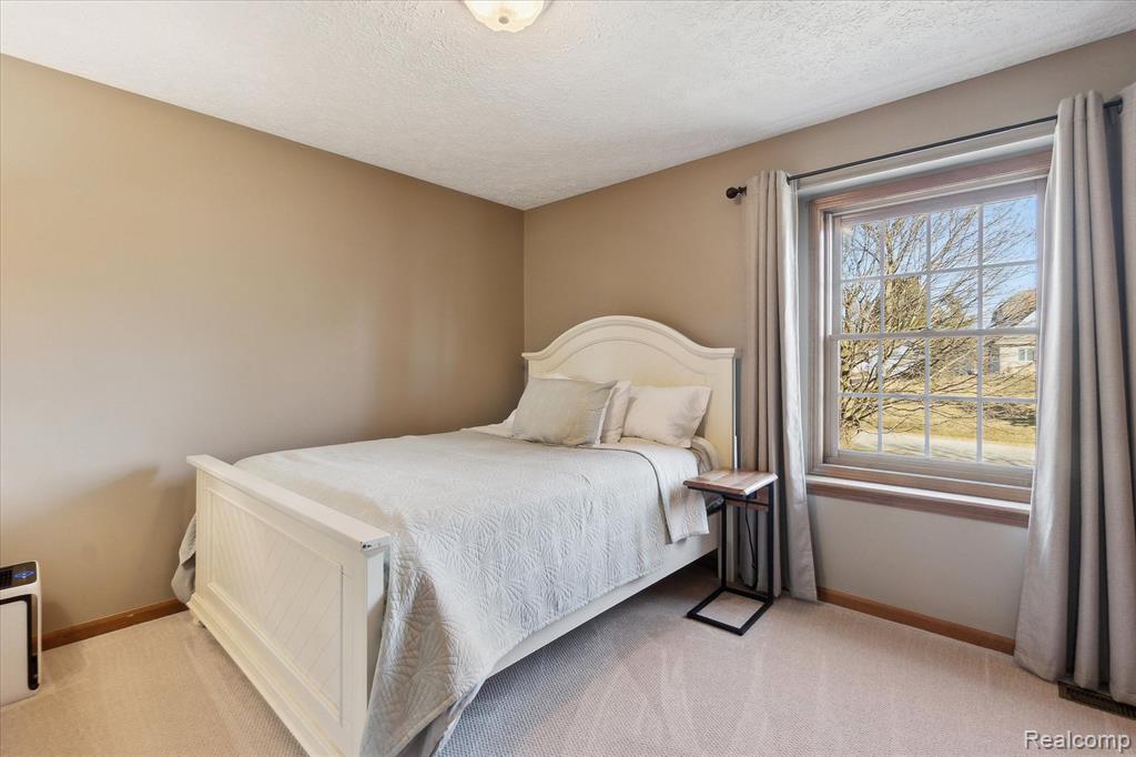 7694 THUNDER BAY Drive, Pinckney, MI 48169 — Photo 32