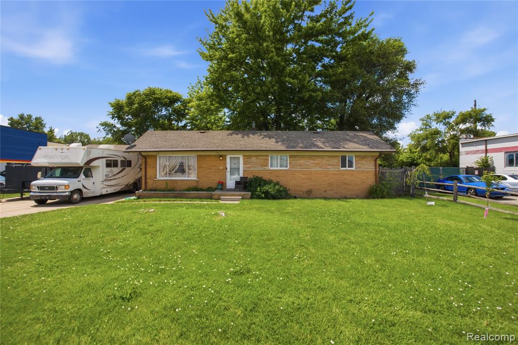 117 N Groesbeck Highway, Mount Clemens, MI 48043