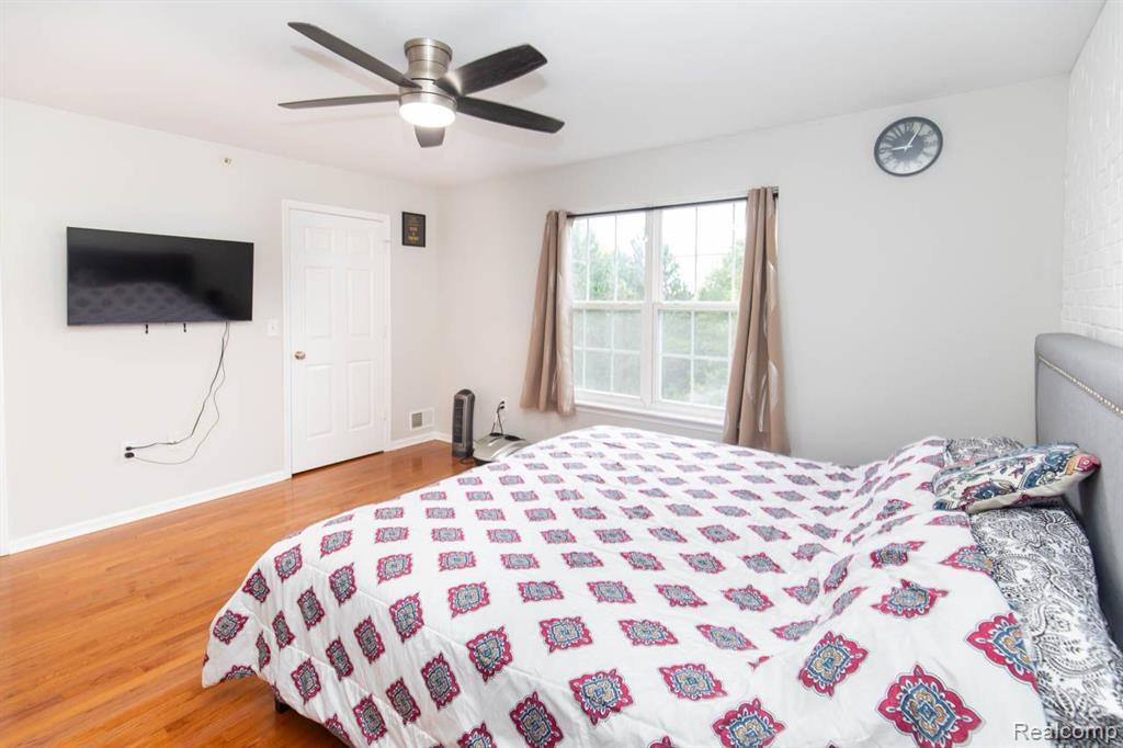 581 CHERRY ORCHARD Road, Canton, MI 48188 — Photo 39
