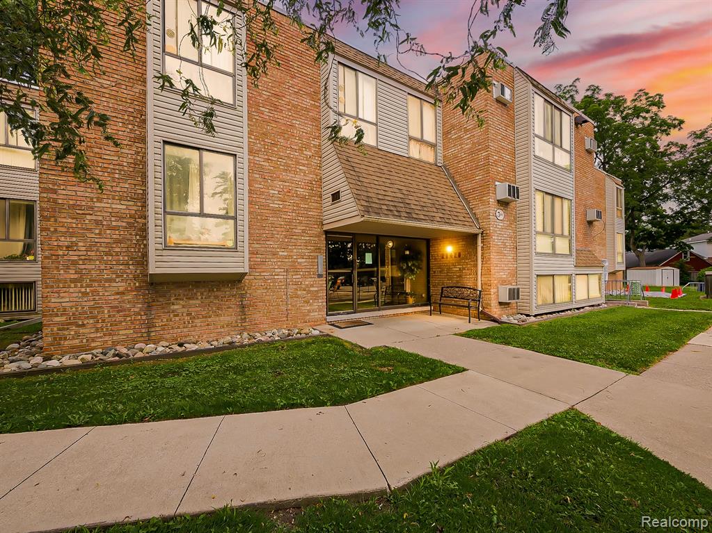 28428 W 8 Mile Road, C10, Farmington, MI 48336