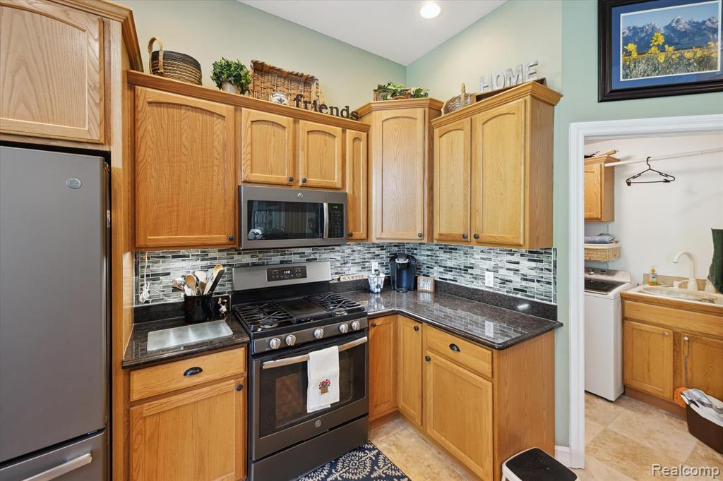 10172 Clarkshire Court, South Lyon, MI 48178 — Photo 14