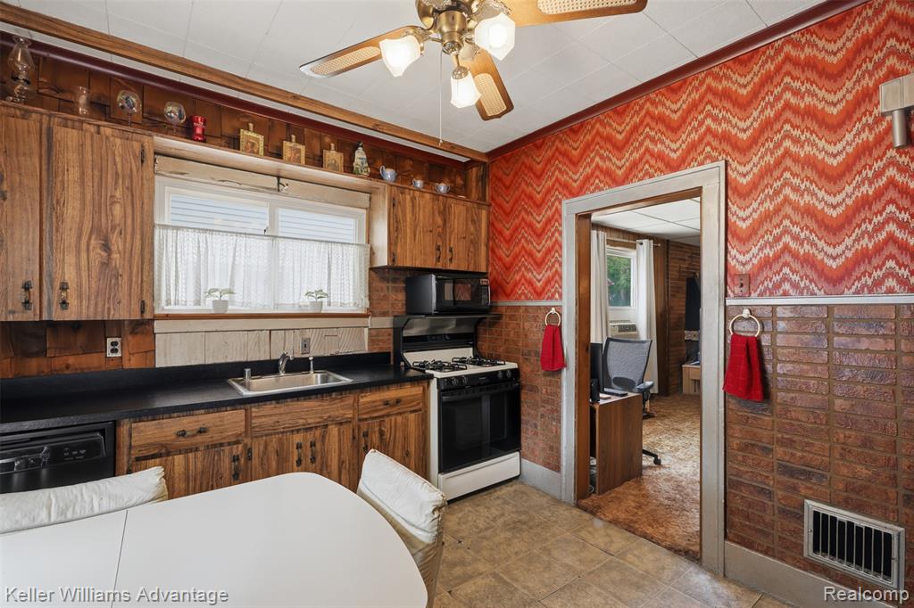 4218 Huron Street, Dearborn Heights, MI 48125 — Photo 10