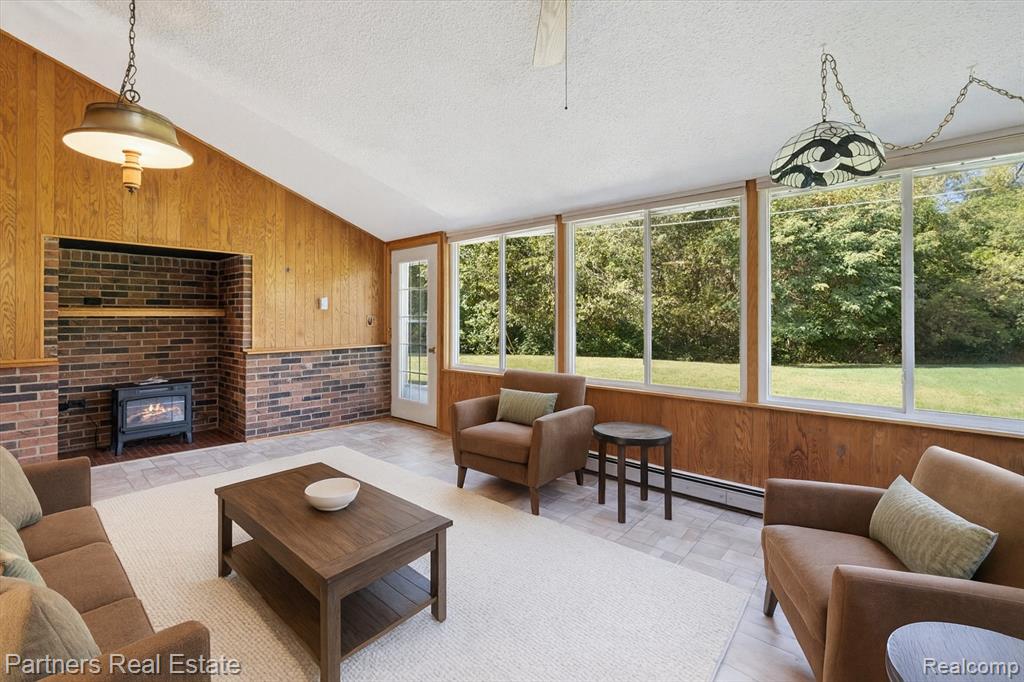 6505 Strawberry Lake Road, Hamburg, MI — Photo 22