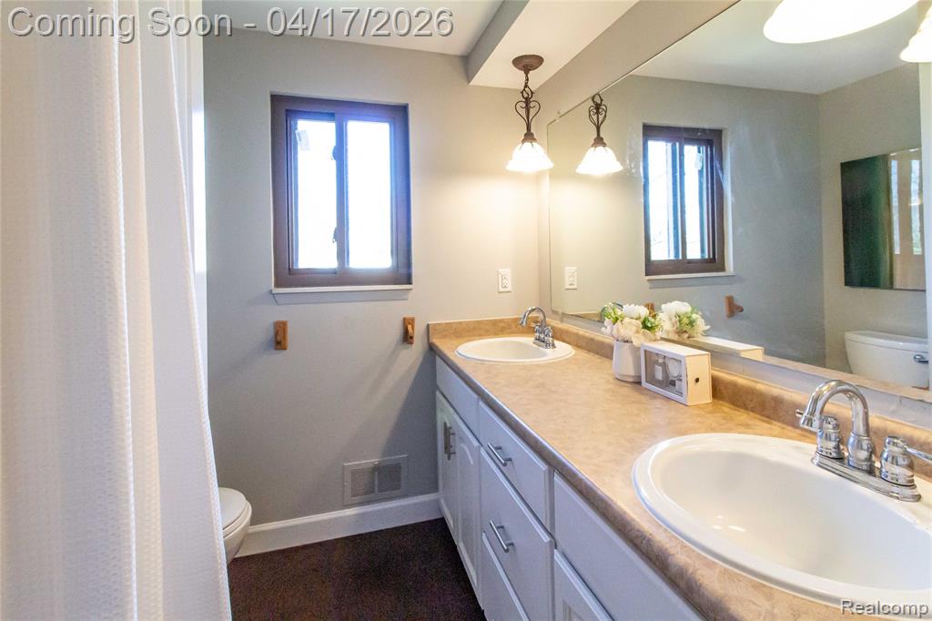 845 Longfellow Drive, Troy, MI 48085 — Photo 24