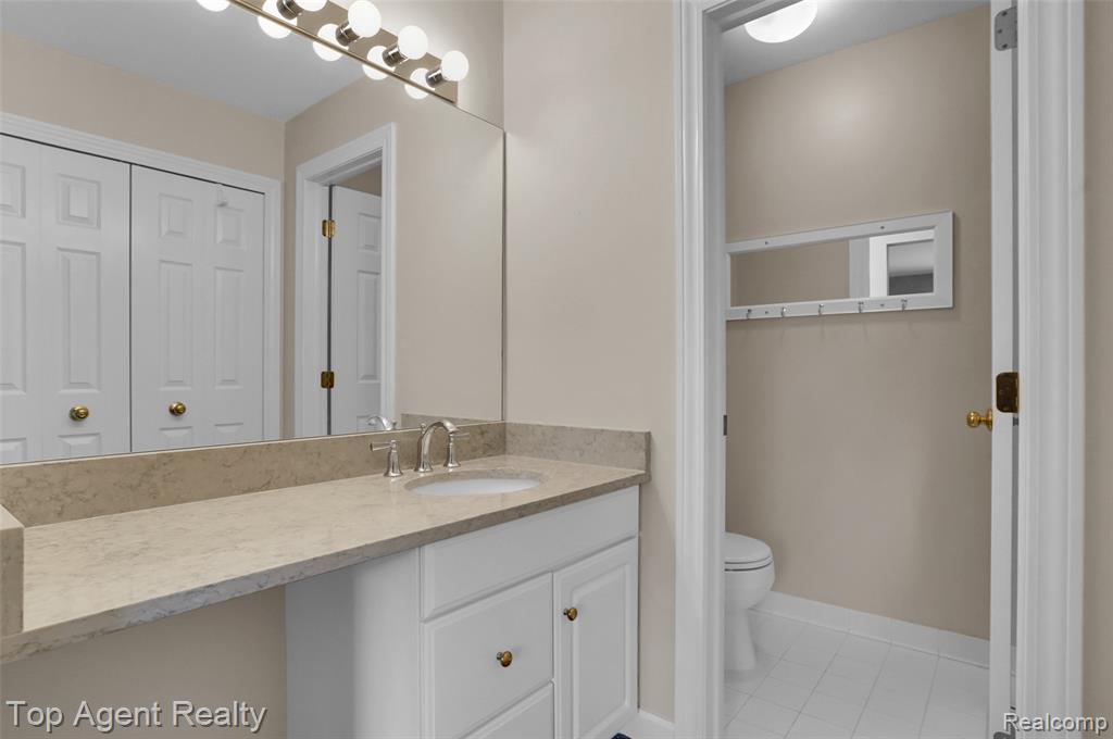 6369 Peach Tree Court, Rochester Hills, MI 48306 — Photo 35