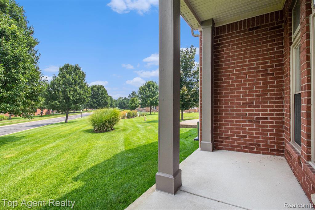 7087 Moore Court, Shelby Twp, MI 48317 — Photo 4