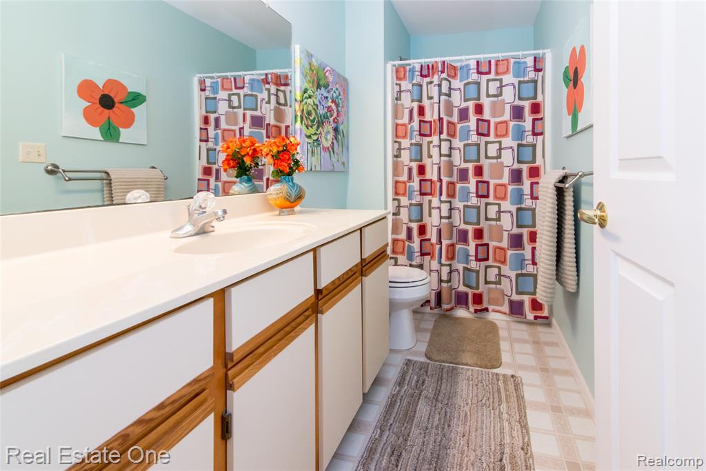 245 Brookwood Drive, 16, South Lyon, MI 48178 — Photo 10