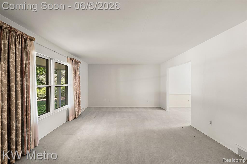 7036 Lindenmere Drive, Bloomfield Hills, MI 48301 — Photo 8
