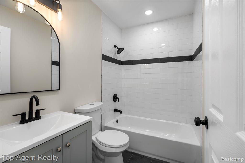 8672 HUDSON Avenue, Warren, MI 48089 — Photo 19