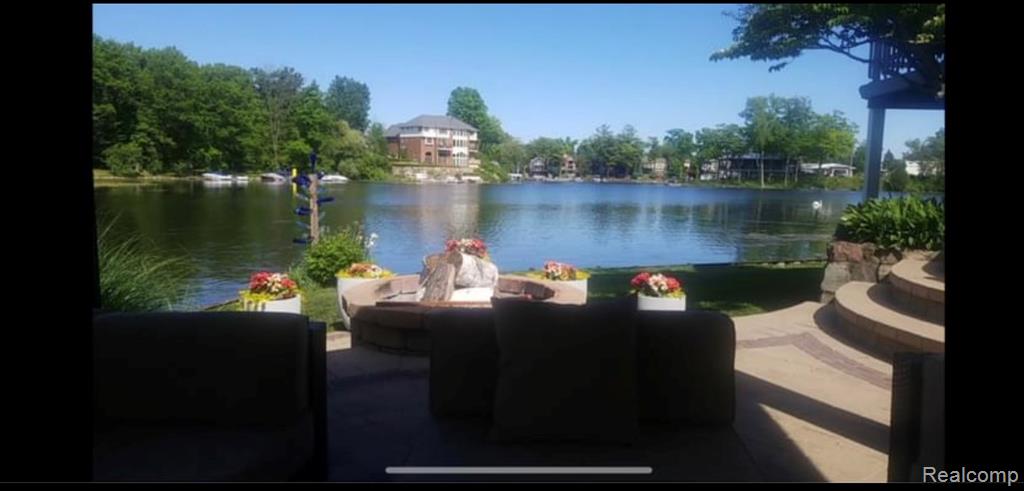 472 Shorewood Court, Lake Orion, MI 48362 — Photo 57