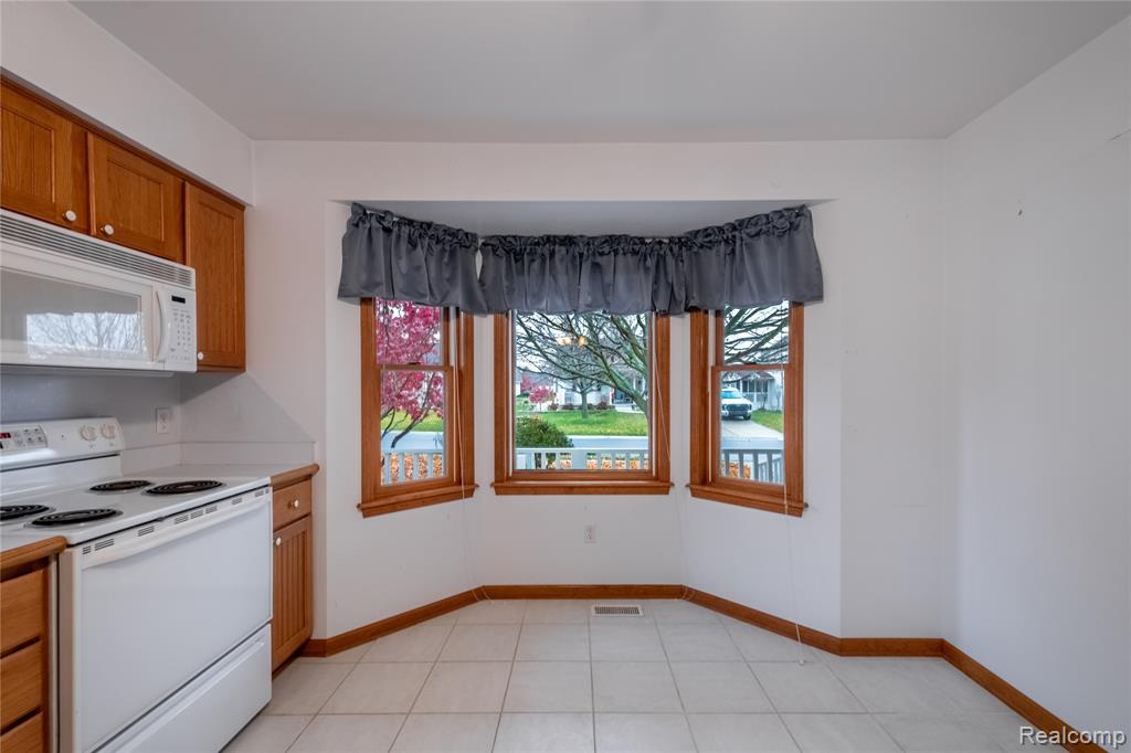 7352 Cross Creek Drive, Swartz Creek, MI 48473 — Photo 10