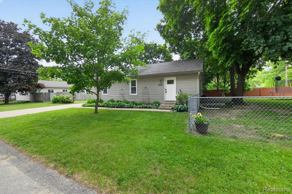 9115 Maplewood Drive, White Lake, MI — Photo 3