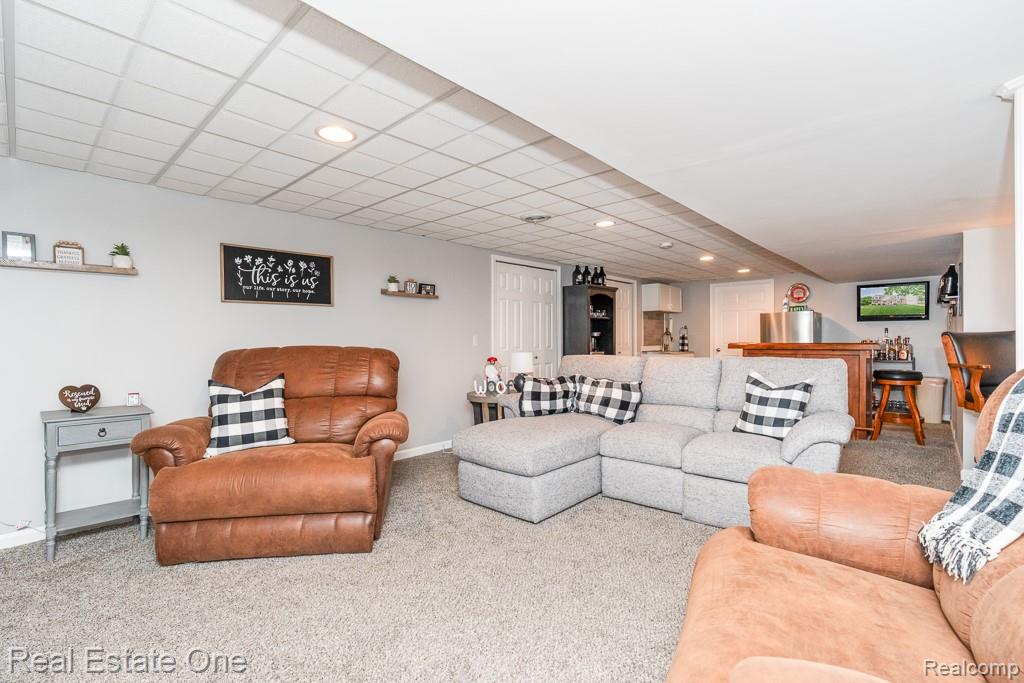 1043 Ridgeview Circle, Lake Orion, MI 48362 — Photo 36
