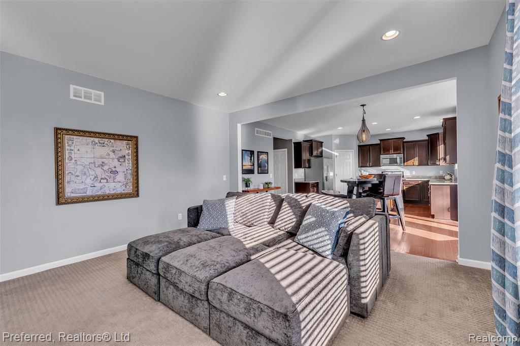 28430 Oakmonte Circle E, New Hudson, MI 48165 — Photo 17
