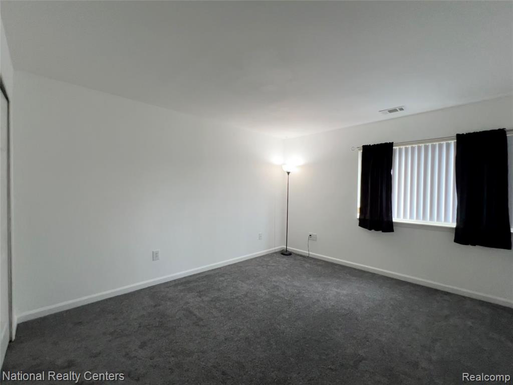 33911 Pondview Circle, Livonia, MI 48152 — Photo 16