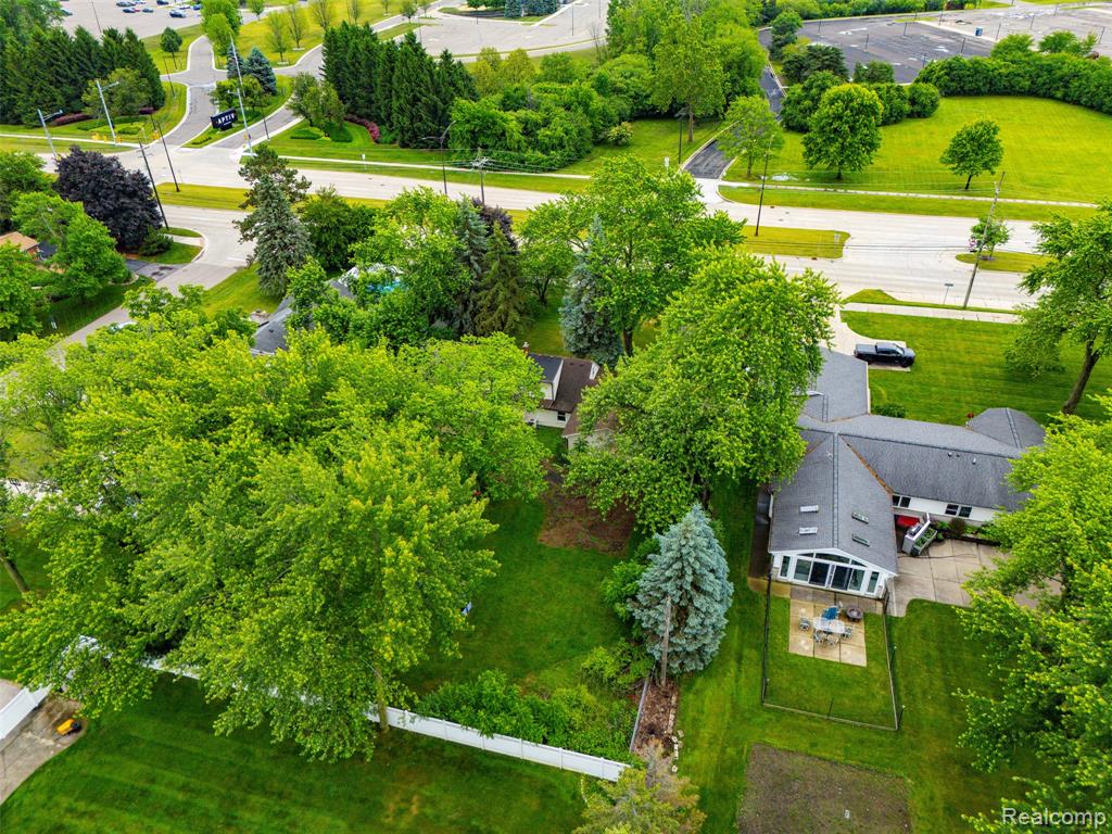 750 W Square Lake Road, Troy, MI 48098 — Photo 10
