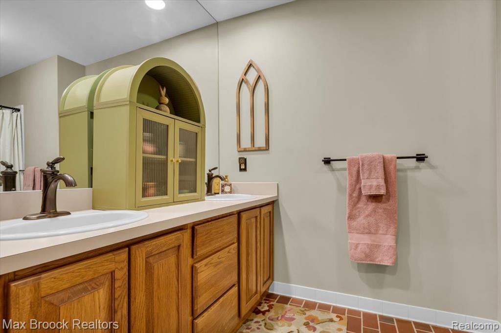 5970 Lynne Hollow Drive, Commerce Twp, MI 48382 — Photo 39