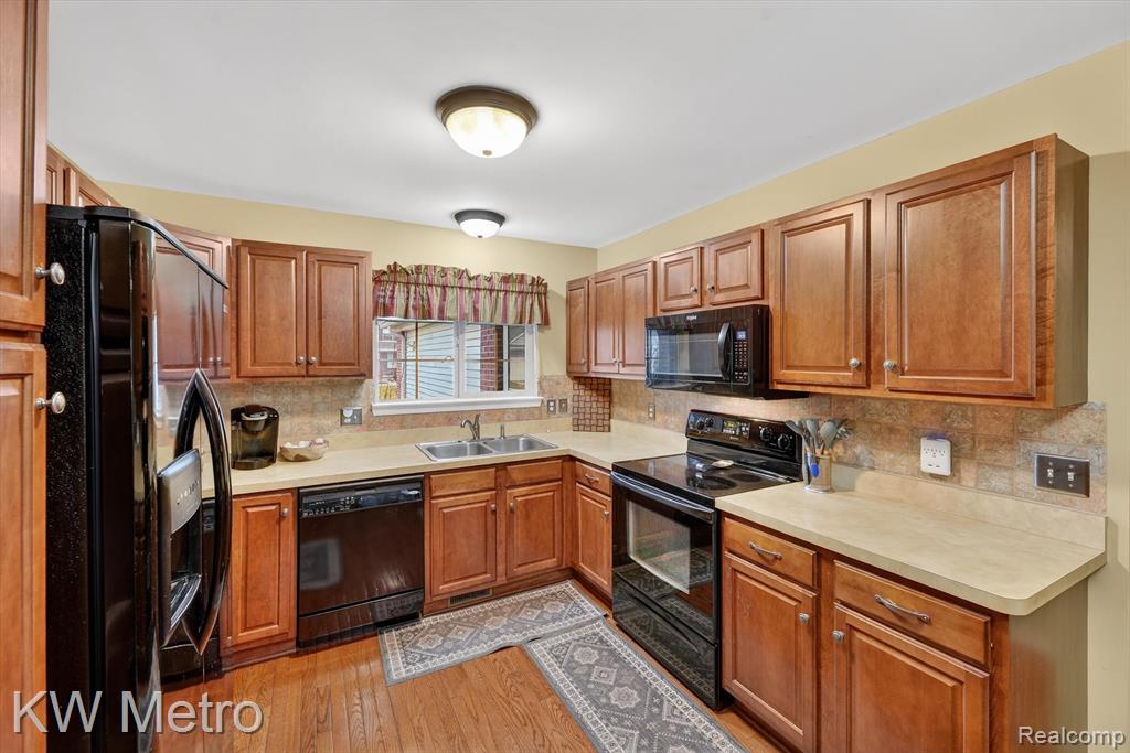 4668 Summer Ridge Drive, Howell, MI 48843 — Photo 12