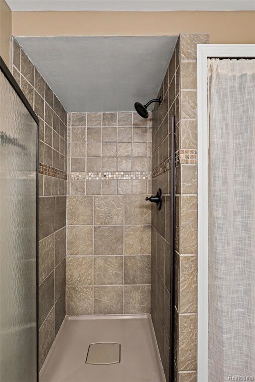 6433 Woodcrest Ridge, Clarkston, MI — Photo 21