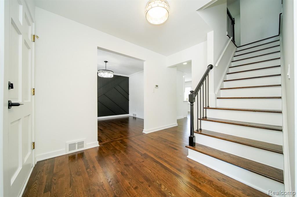 7359 SAINT AUBURN Drive, Bloomfield Hills, MI 48301 — Photo 48