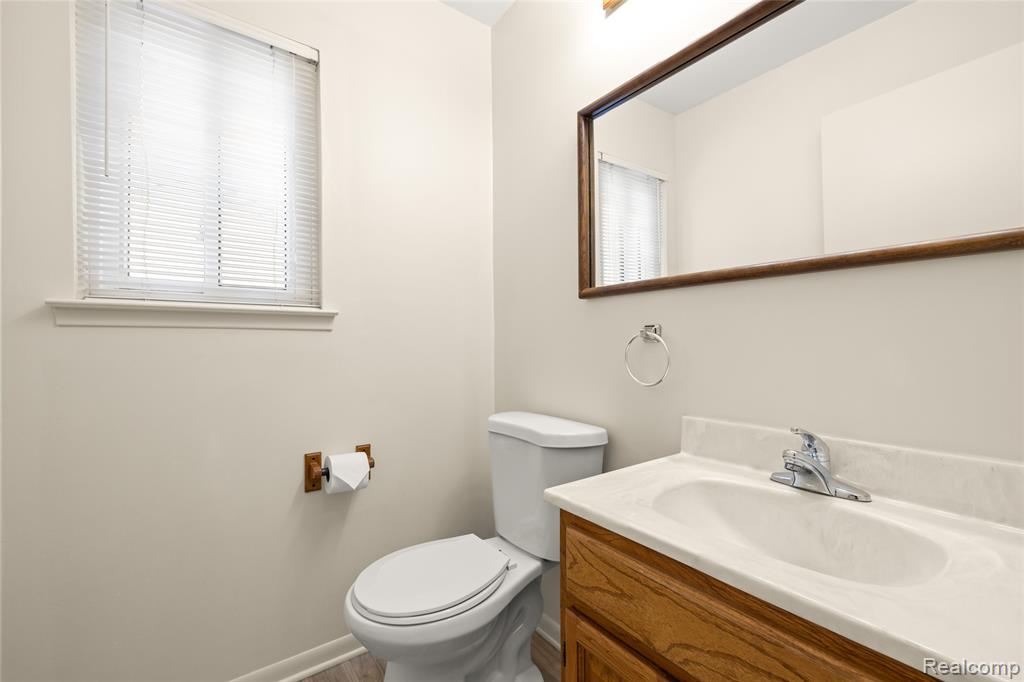 40661 Oakwood Drive, Novi, MI — Photo 14