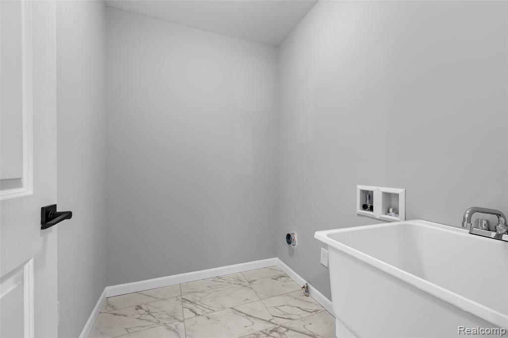 5212 Farmridge Lane, Grand Blanc, MI 48439 — Photo 19