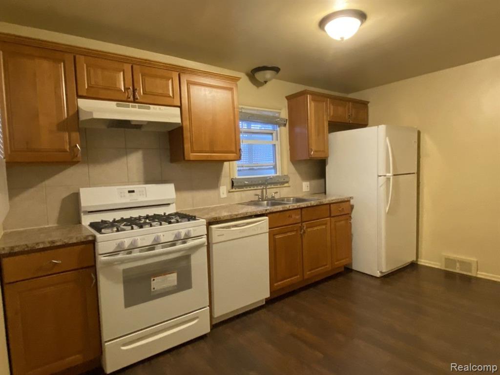 8741 CADILLAC Avenue, Warren, MI 48089 — Photo 5