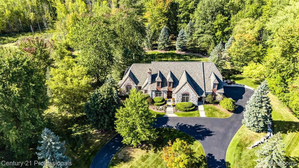8242 Pine Hollow Court, Grand Blanc, MI 48439 — Photo 4