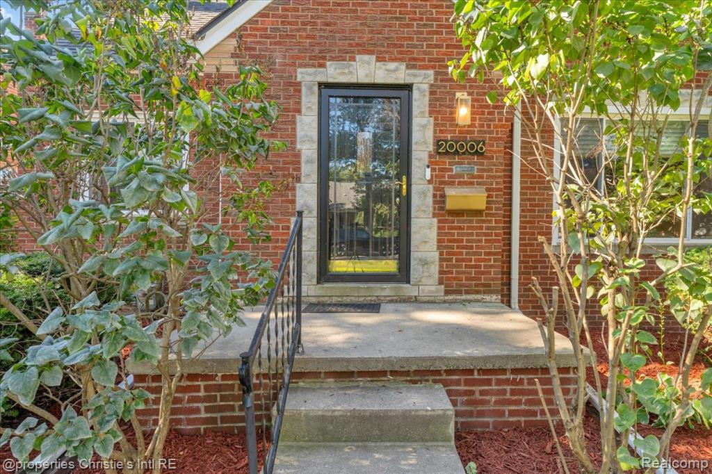 20006 Lochmoor Street, Harper Woods, MI 48225 — Photo 4