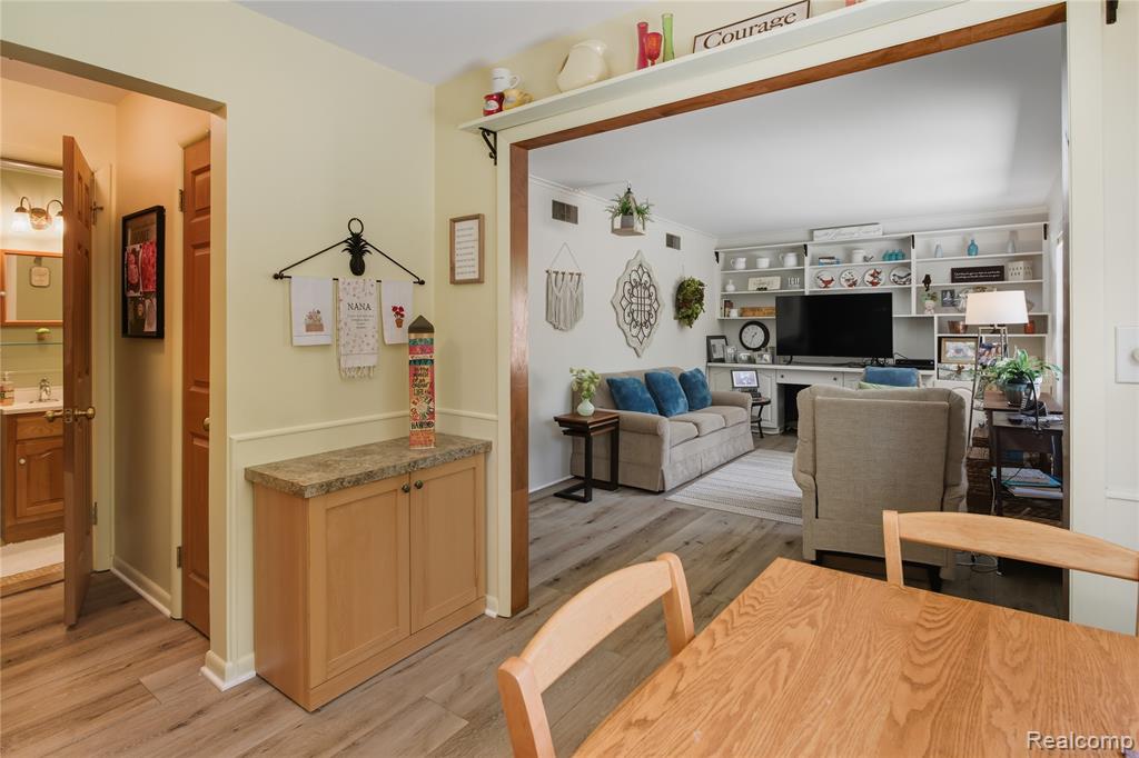 9466 Marilyn Avenue, Plymouth, MI 48170 — Photo 23