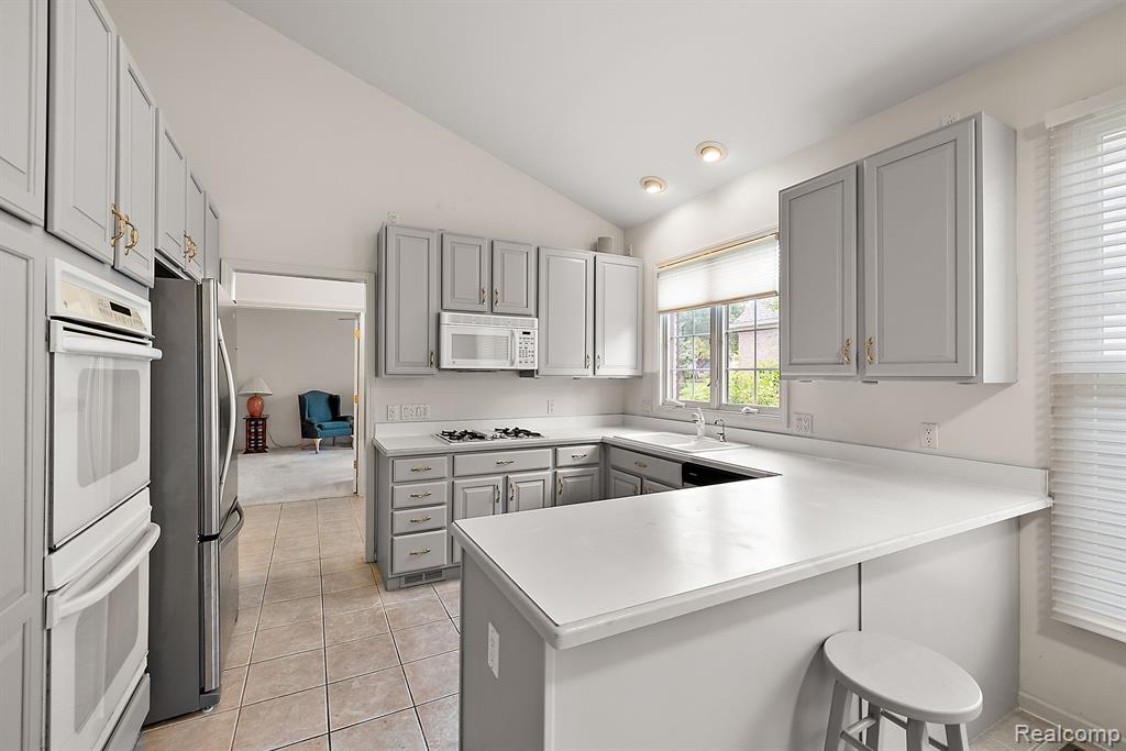 17061 LOCHMOOR, Northville, MI 48168 — Photo 14