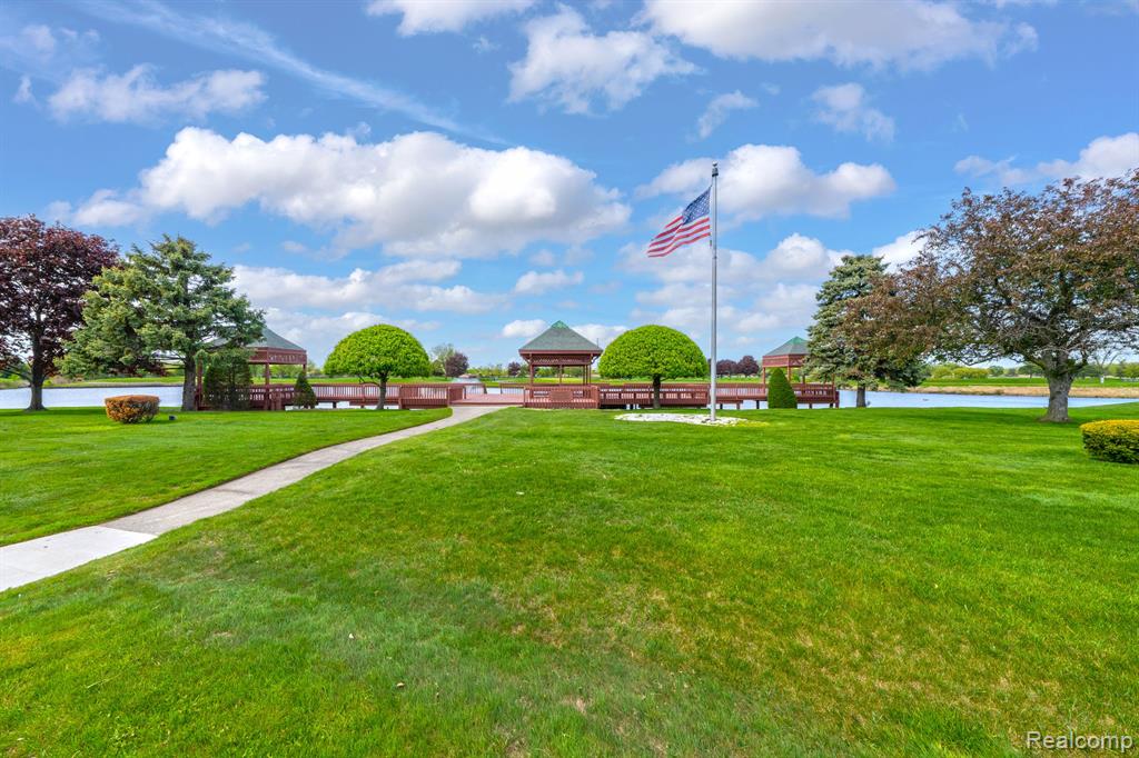 718 COUNTRY CLUB Drive, Saint Clair Shores, MI 48082 — Photo 24