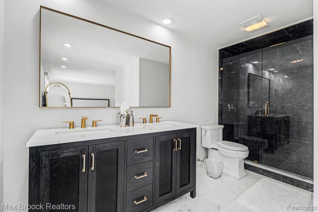 22724 King Richard Court, Beverly Hills, MI 48025 — Photo 20