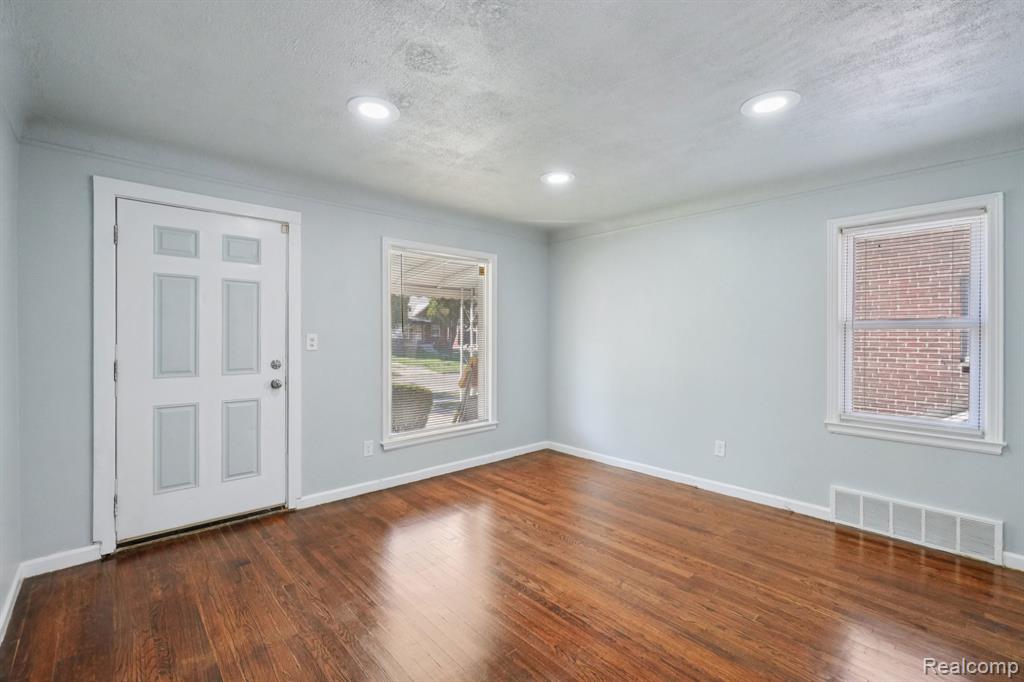 9976 Warwick Street, Detroit, MI 48228 — Photo 9