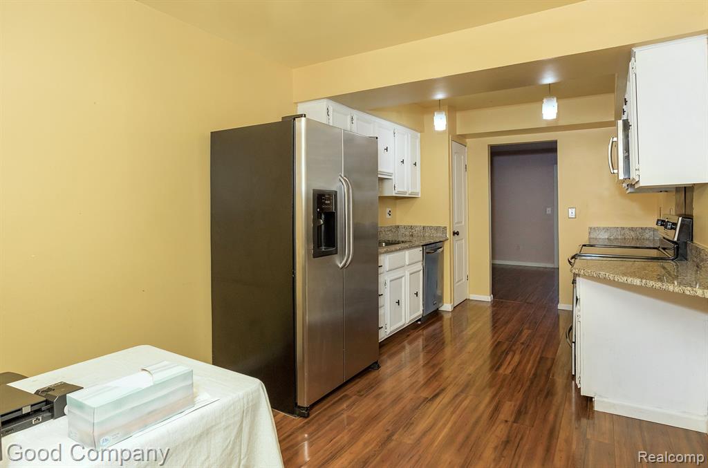 28562 REGENT Court S, Southfield, MI 48076 — Photo 10