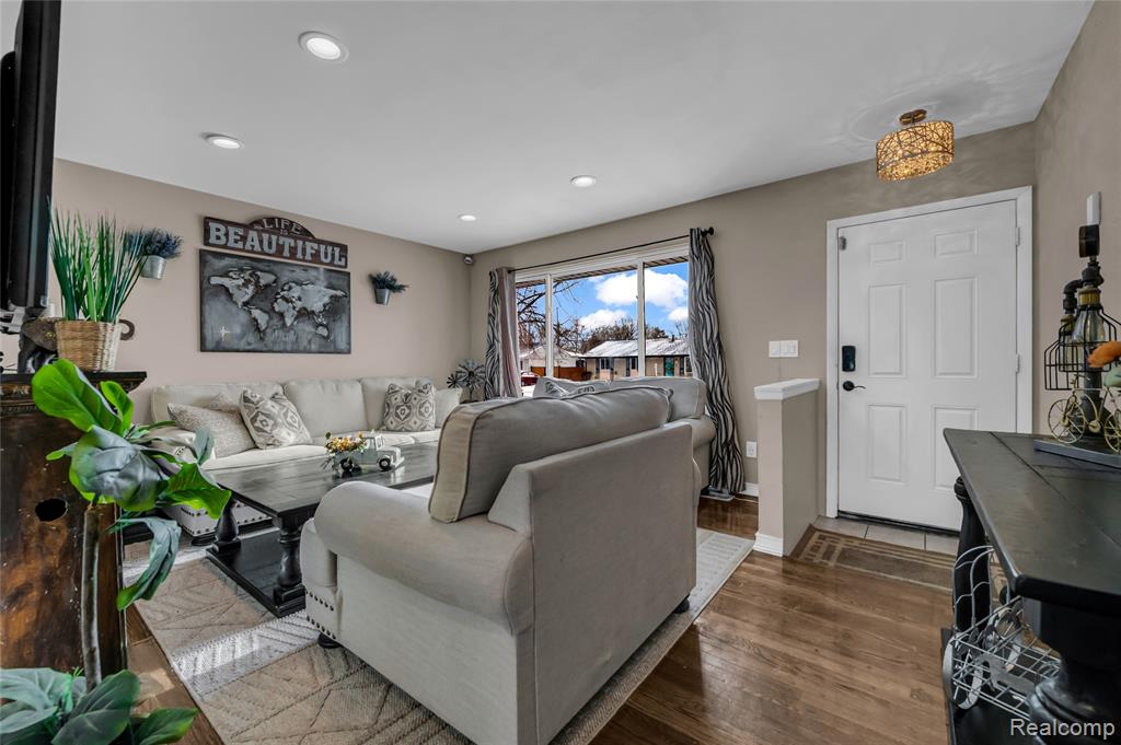 245 N Walnut Street, Mount Clemens, MI 48043 — Photo 6