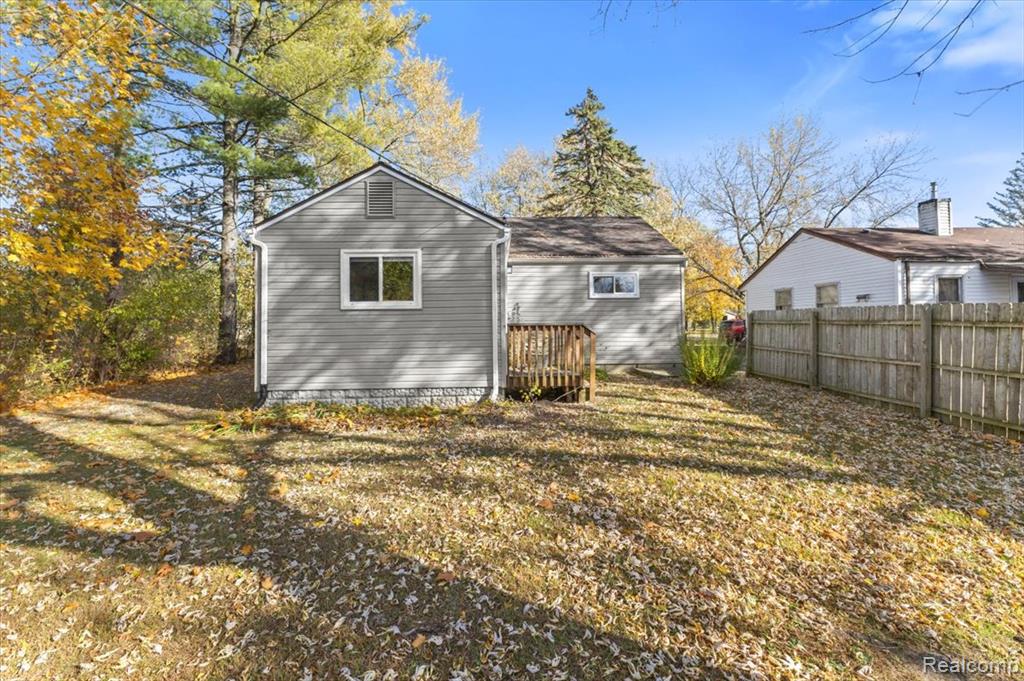 5051 Sashabaw Road, Clarkston, MI — Photo 22