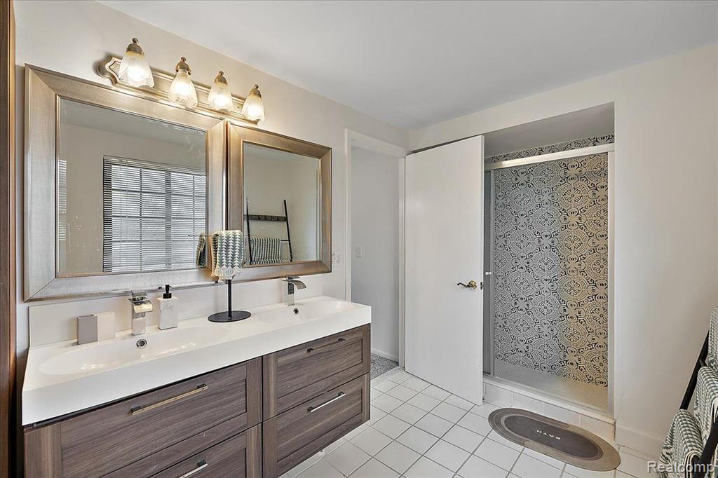 5277 Orchard Crest Drive, Troy, MI 48085 — Photo 25