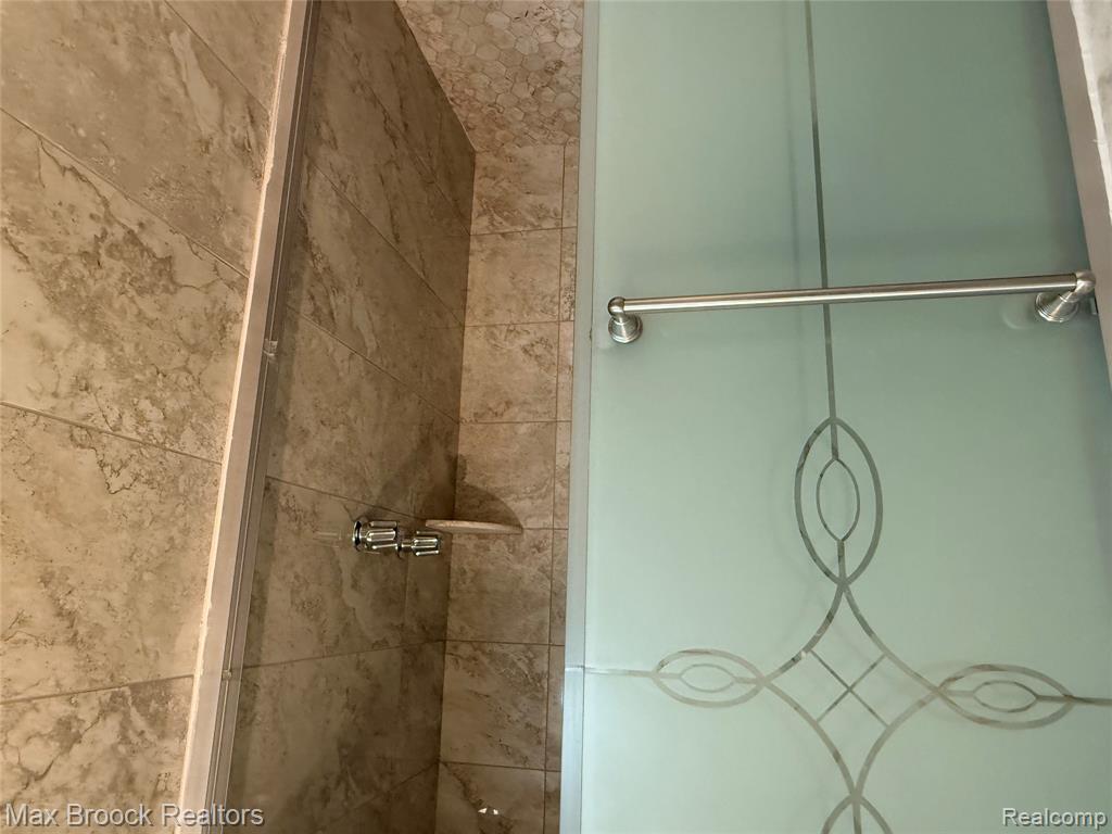 6670 Maple Lakes Drive, West Bloomfield, MI — Photo 19