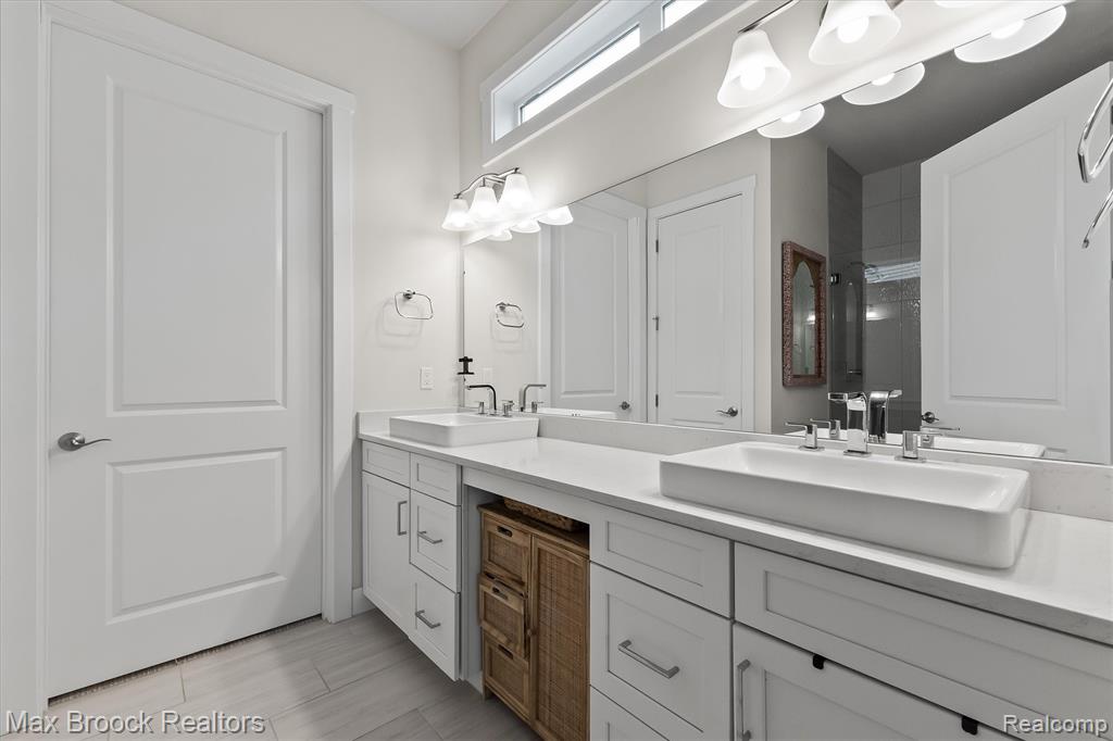 5526 Helmsdale Boulevard, West Bloomfield, MI — Photo 25