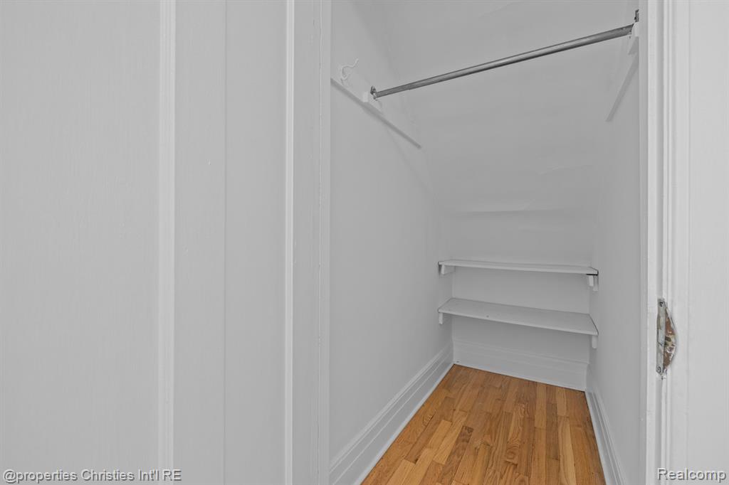 1093-95 Lakepointe Street, Grosse Pointe Park, MI 48230 — Photo 12