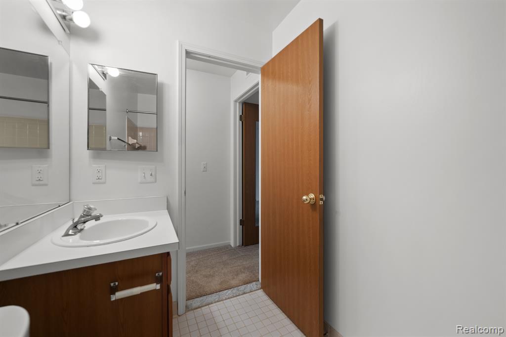 42565 Lilley Pointe Drive, Canton, MI 48187 — Photo 18