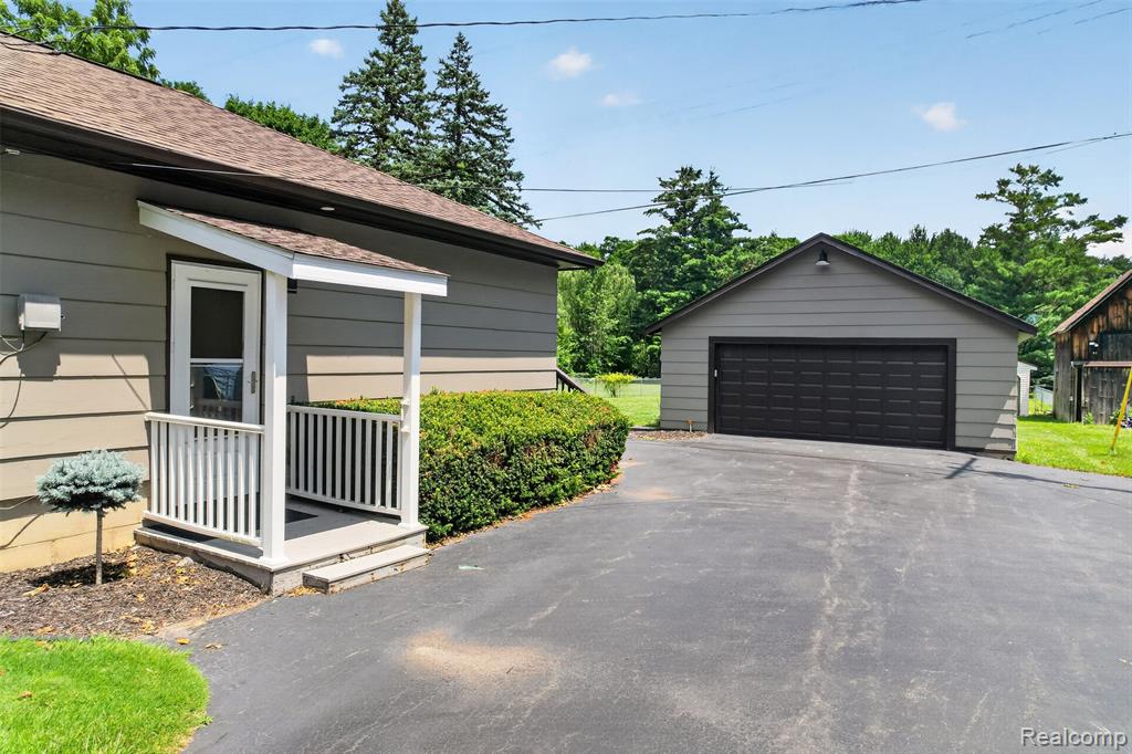 420 N Main Street, Almont, MI 48003 — Photo 5