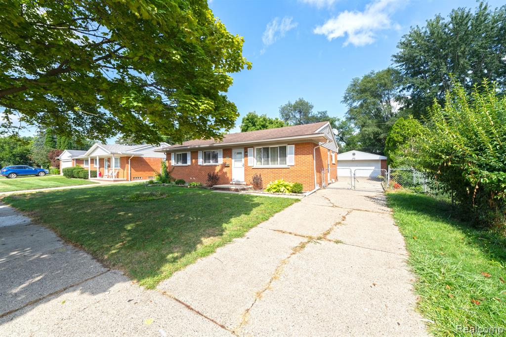 8862 OPORTO Street, Livonia, MI 48150 — Photo 21