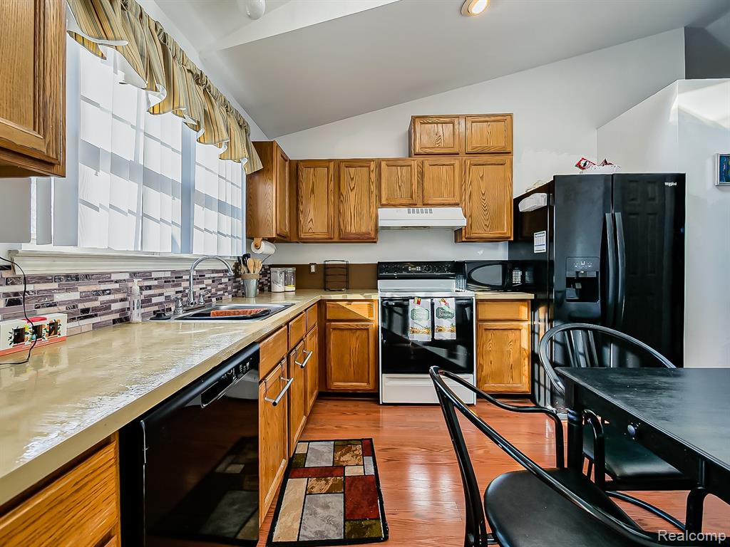 7594 Bay Tree Drive, Ypsilanti, MI 48197 — Photo 2