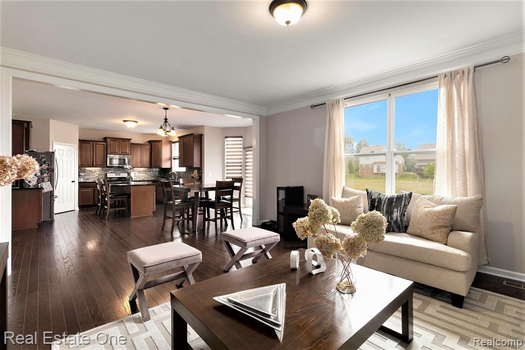 28406 OAKMONTE Circle E, New Hudson, MI 48165 — Photo 11