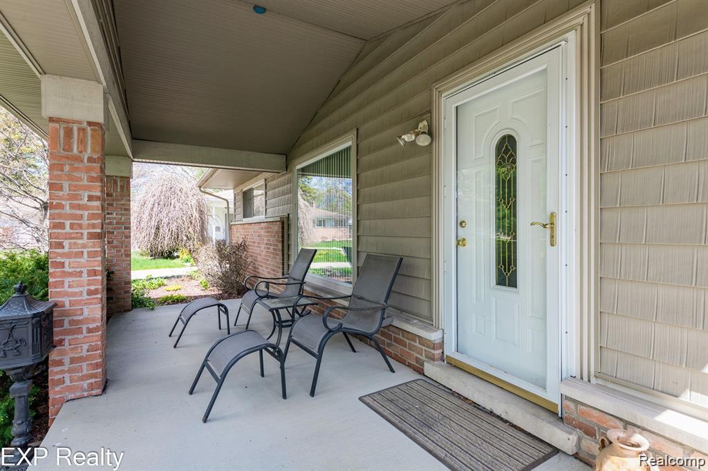 26616 ROUGE RIVER Drive, Dearborn Heights, MI 48127 — Photo 2
