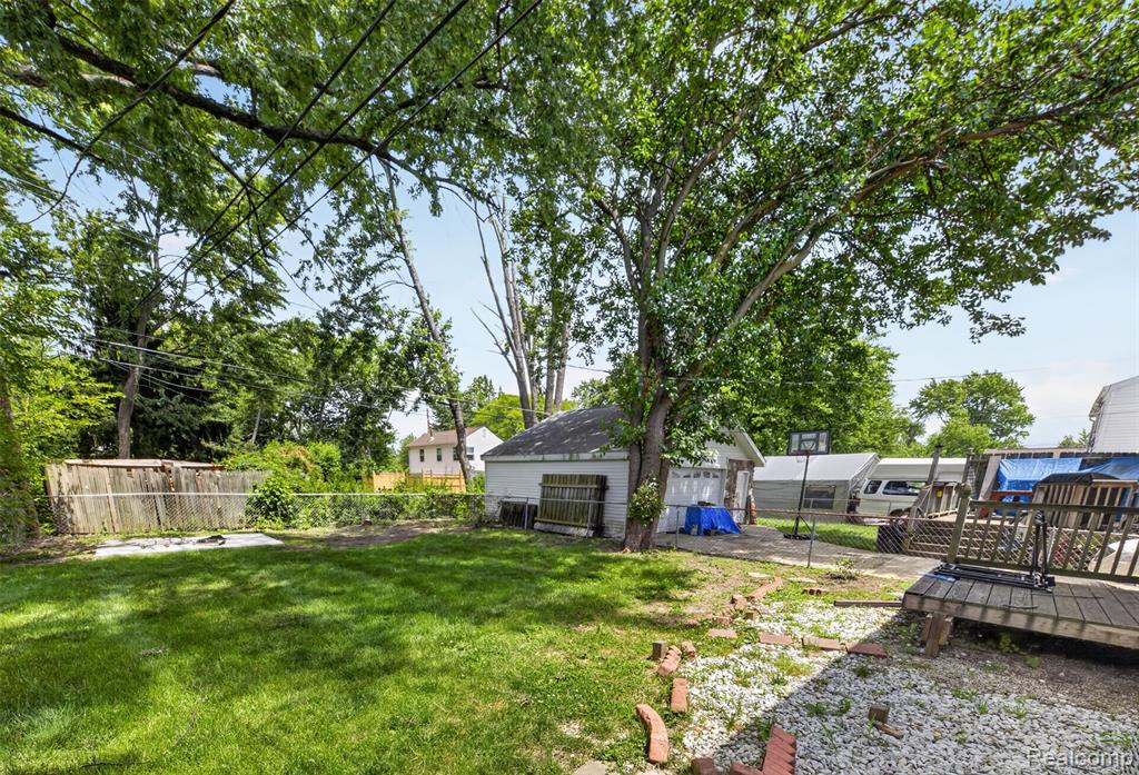 20471 Hollywood Street, Harper Woods, MI 48225 — Photo 45