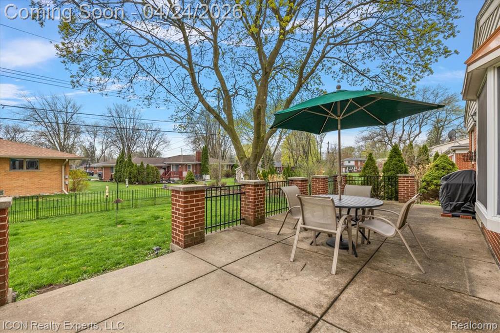 32347 Farmersville Road, Farmington, MI 48334 — Photo 12